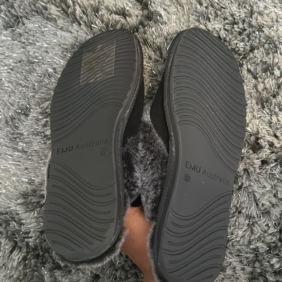 Aritzia Tna X Emu Jolie Australian sheepskin slippers Size 9 - Picture 4 of 5